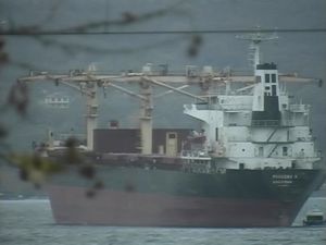 Силният вятър за малко да потопи кораб в пристанище Варна
