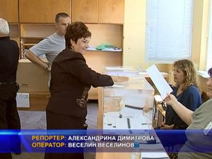 Галя Асенова гласува