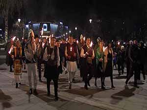 
Факелно шествие с гайдари премина по улиците на София