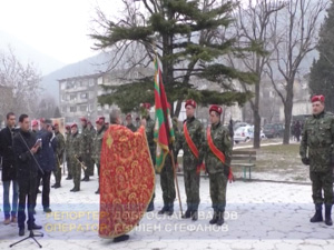 В Сливен осветиха бойните знамена и играха мъжко хоро